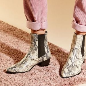 Vagabond Lara Chelsea Boots Snake Skin